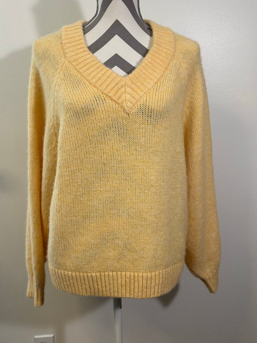 Old Navy Yellow Wool Blend V-Neck Cozy Pullover Sweater Plus Size XL
